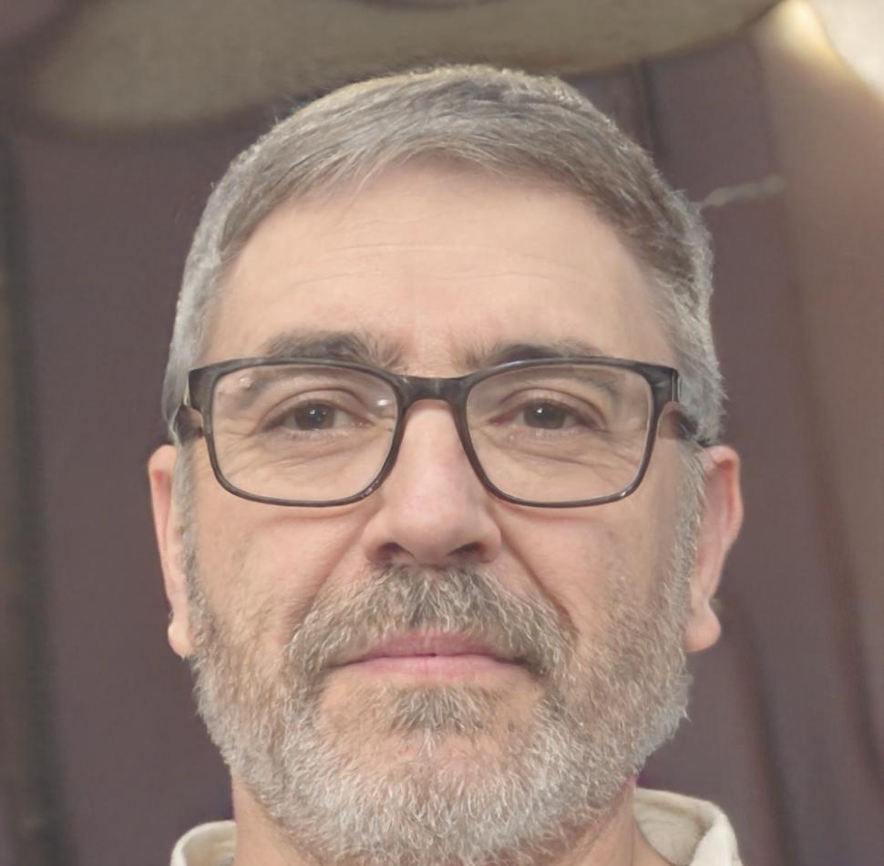 Lucian Petrescu - Consultant financiar senior